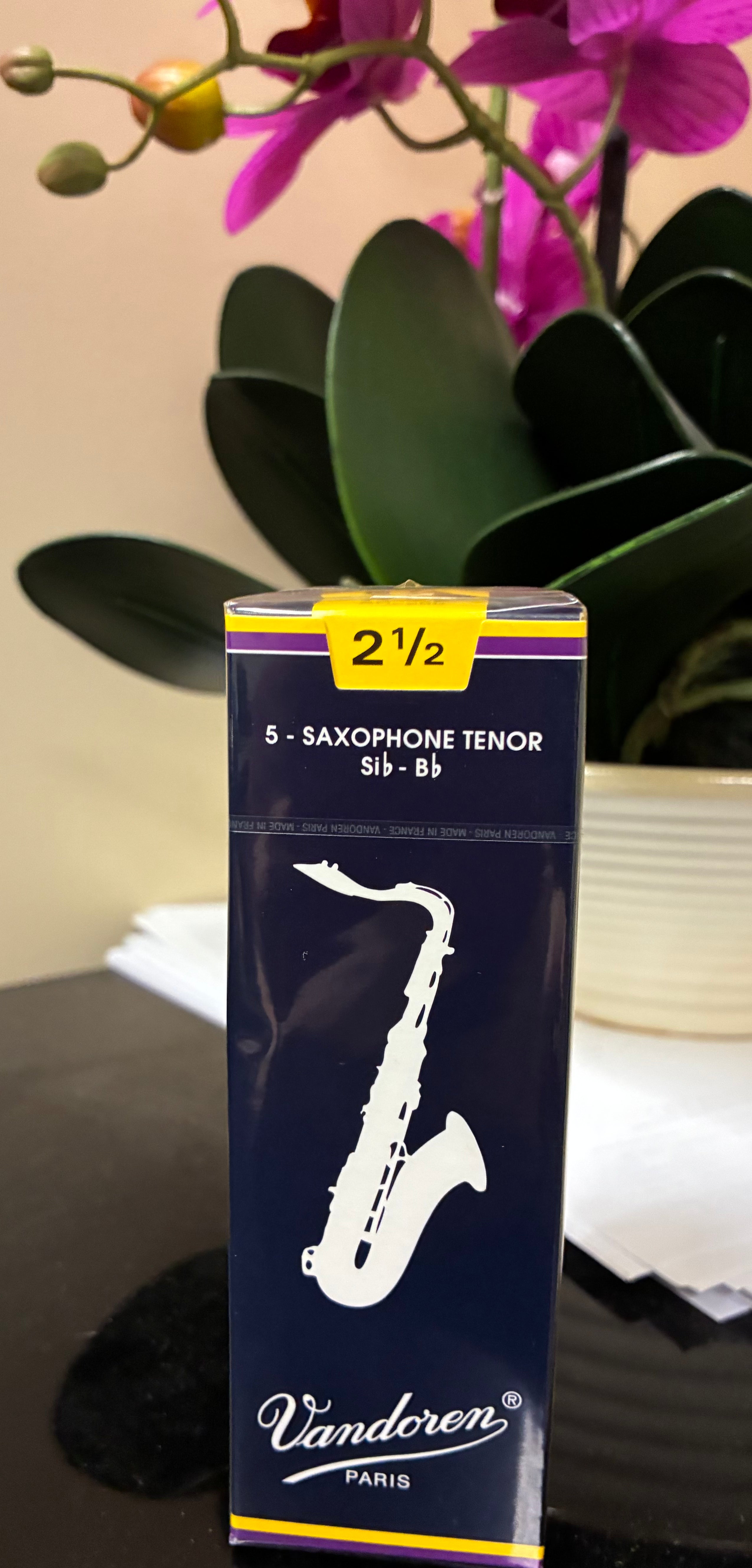 Vandoren 5 in a box Tenor Sax Reeds, 2.5 strength Traditional style.