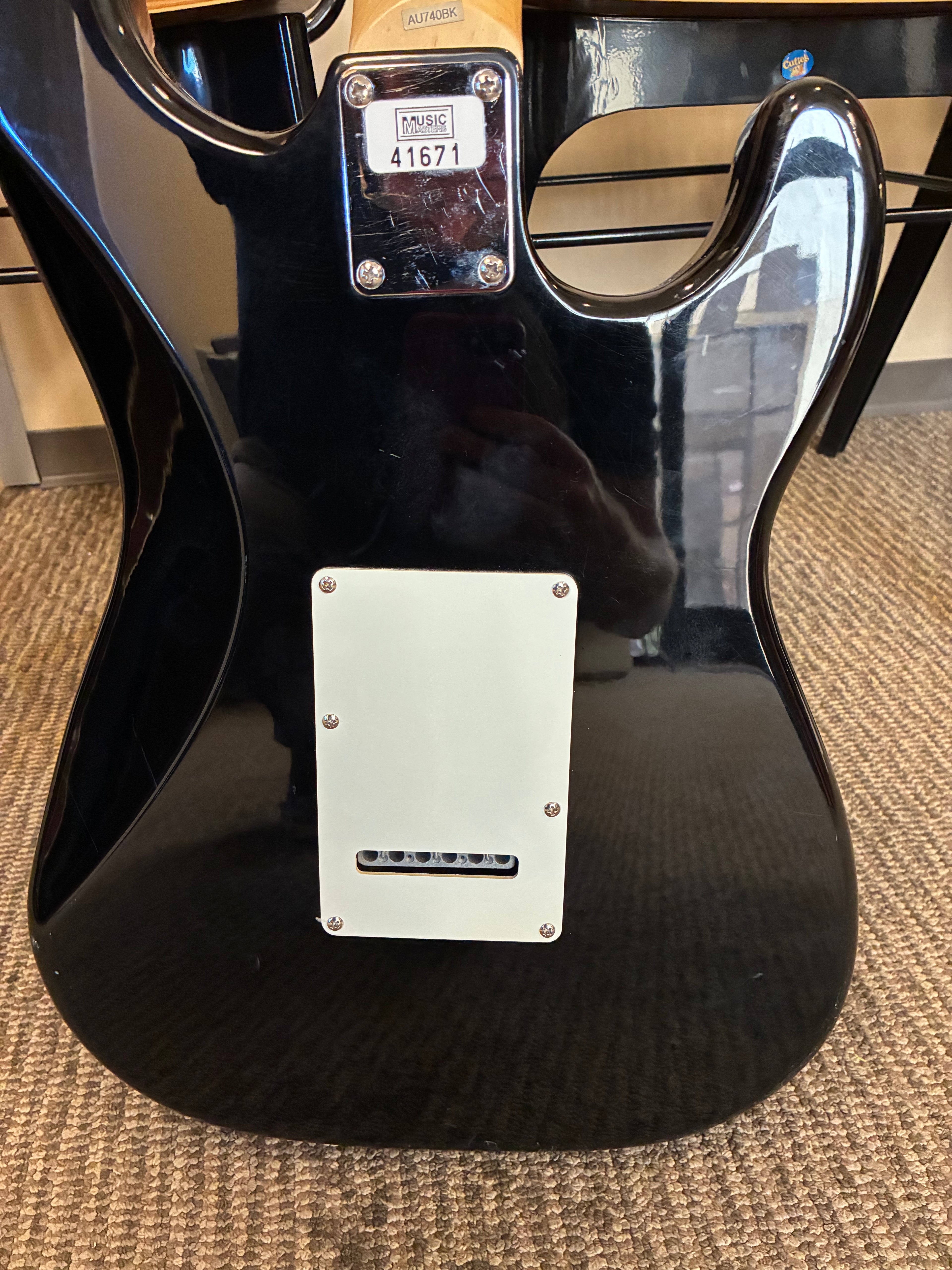 Austin Left-handed Electric Guitar: Fender style (Specifically Stratocaster-style)- made in Korea- Like New/ very lightly used- Model AU740BK with light travel gig bag