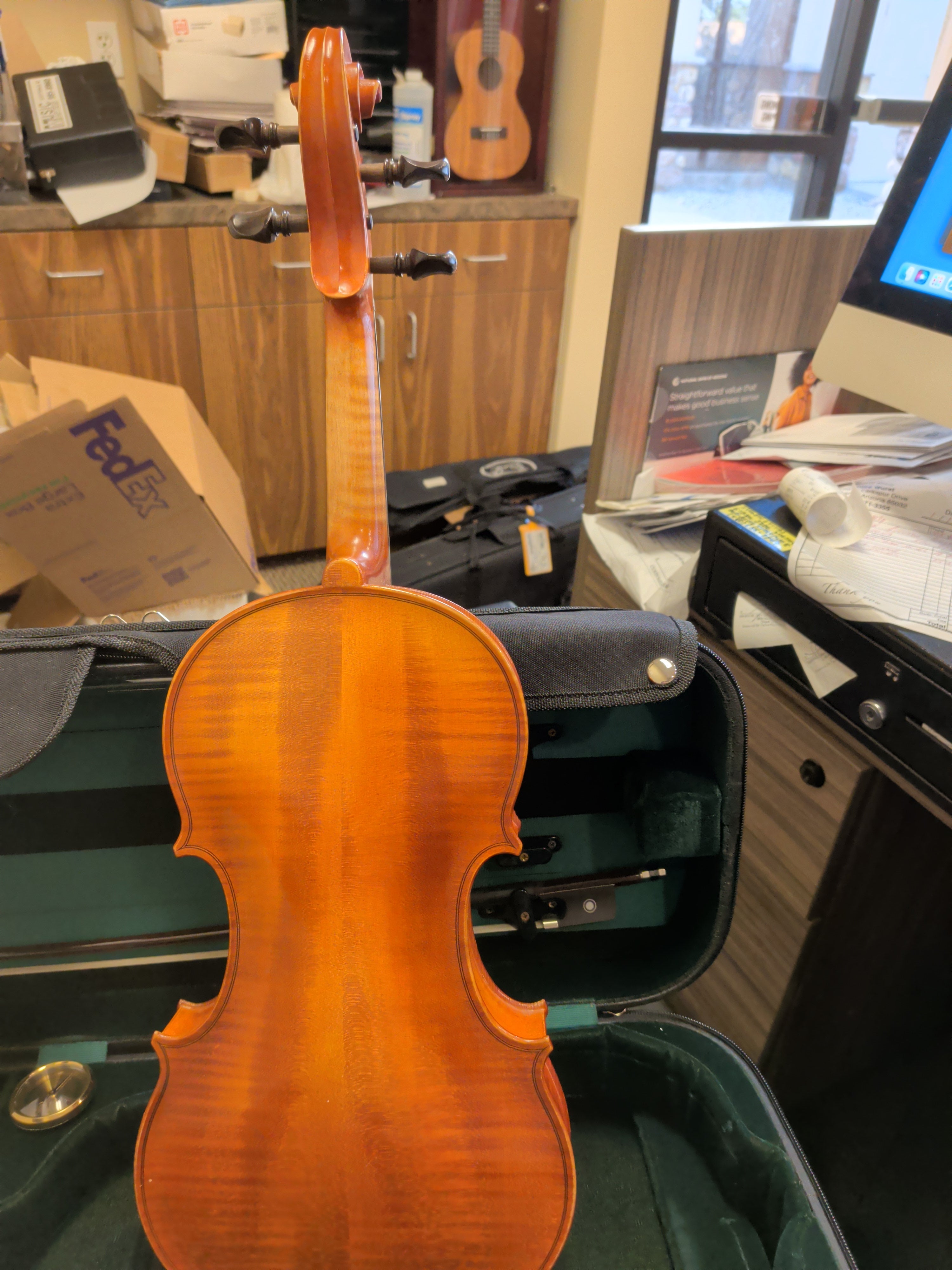 Franz Sandner 4/4 (Full-size) Professional Violin w/ beautiful Bobelock case (black on outside, green velvet inside